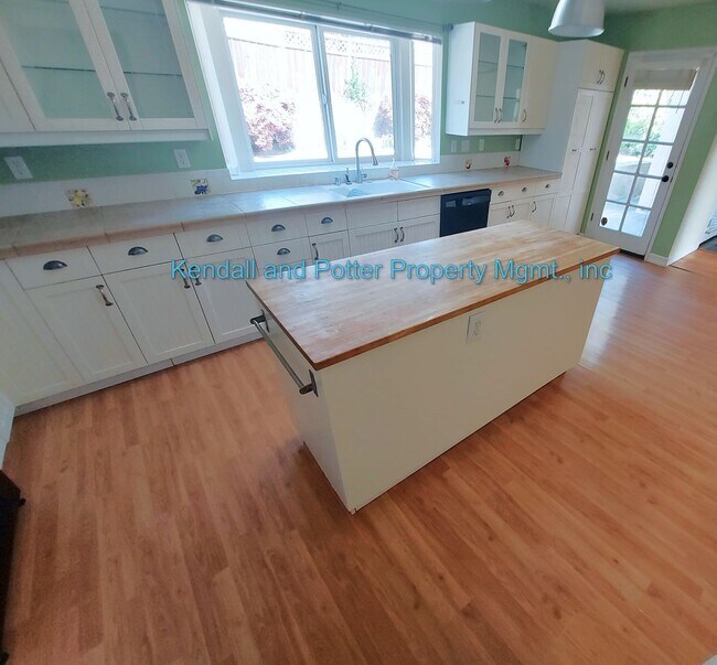 Building Photo - Delightful 3bed/2.5bath home in Rio Del Mar