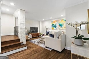Building Photo - 802 Frederica St NE