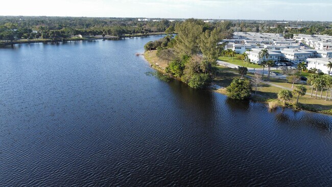 Building Photo - 3080 Lake Osborne Dr