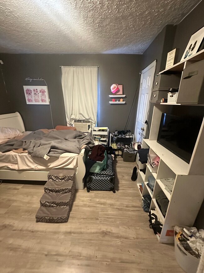 Building Photo - 670 Willey St