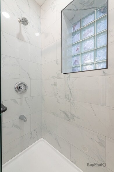 Building Photo - 2821 S Emerald Ave