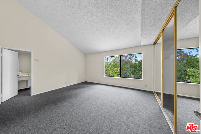 Building Photo - 780 Carriage Cir