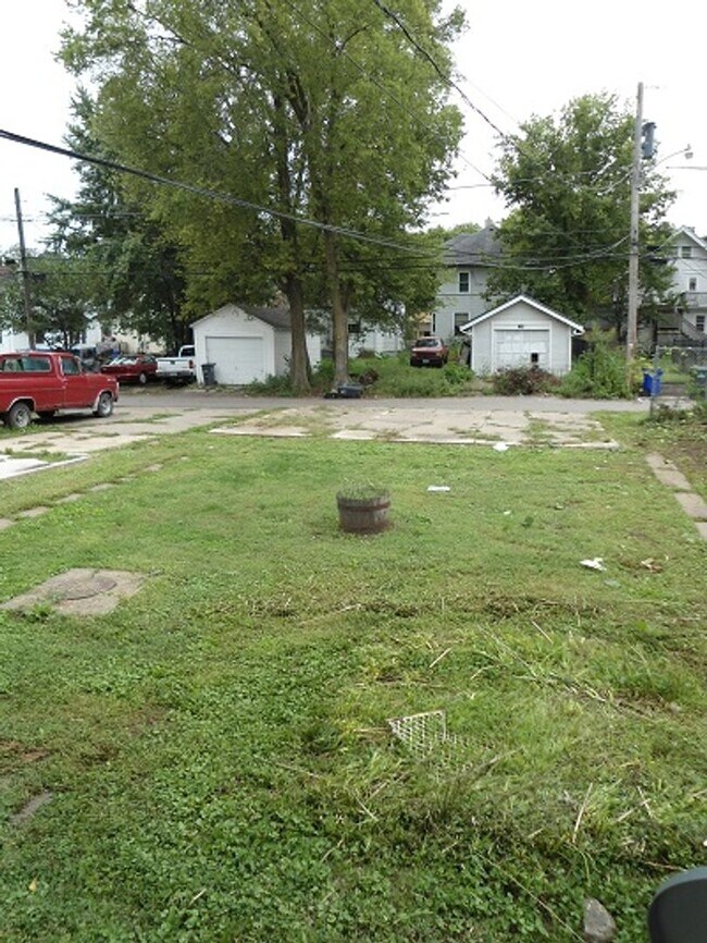 Building Photo - 1549 Bever Ave SE