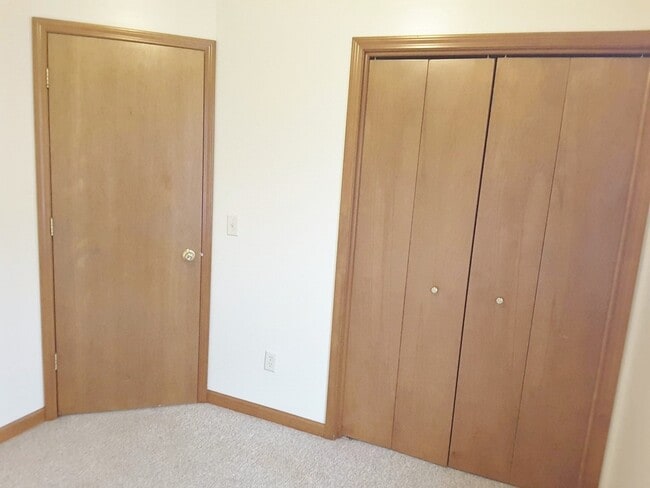 Building Photo - 3 Bedroom 2 Bathroom Single Family Home in...