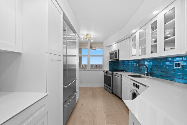 Building Photo - 1340 N Ocean Blvd