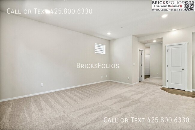 Building Photo - Exceptional Bremerton Home with Easy Acces...