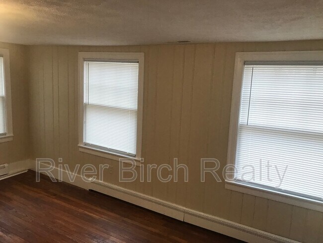 Building Photo - 423 W Lawrence Ave