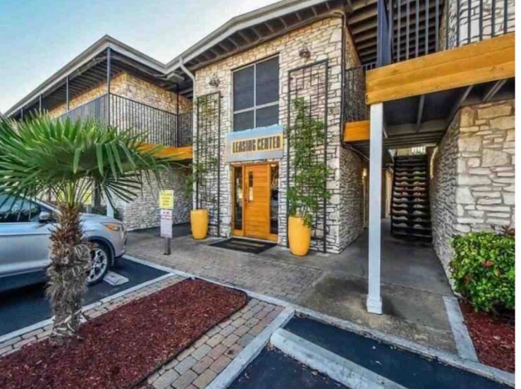Building Photo - 2401 Manor Rd