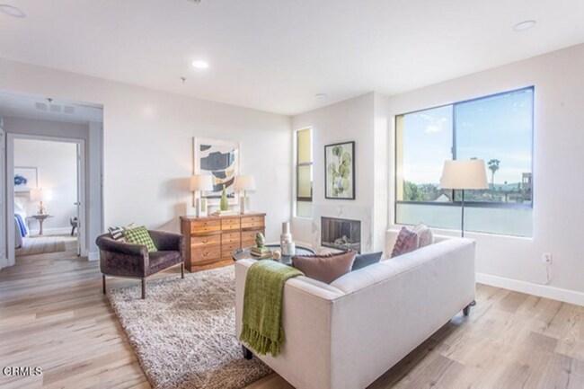 Building Photo - 6938 Laurel Canyon Blvd