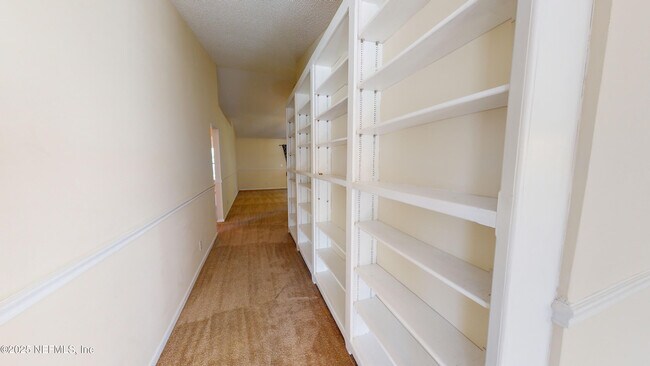 Building Photo - 1826 Blue Ridge Dr