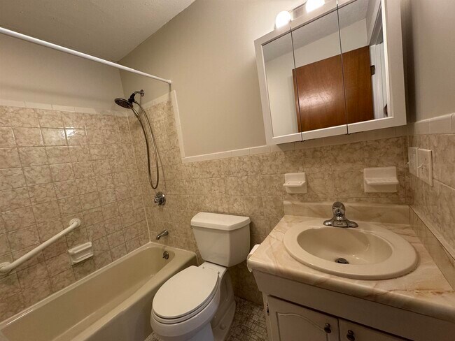 Building Photo - 379 Huse Rd