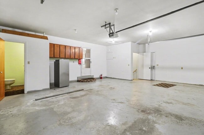 Building Photo - 303 Shed Rd