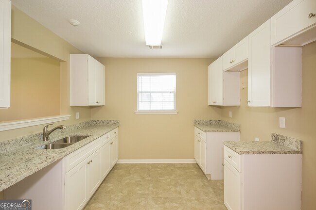 Building Photo - 1269 Creekview Cir