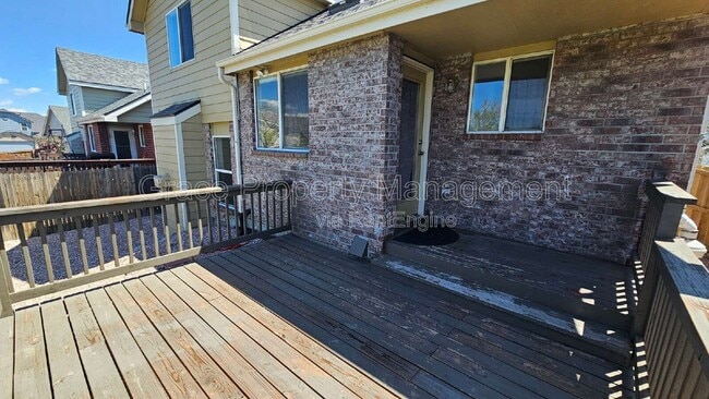 Building Photo - 325 W 116th Ave