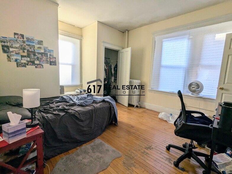 Building Photo - 54 Egmont St