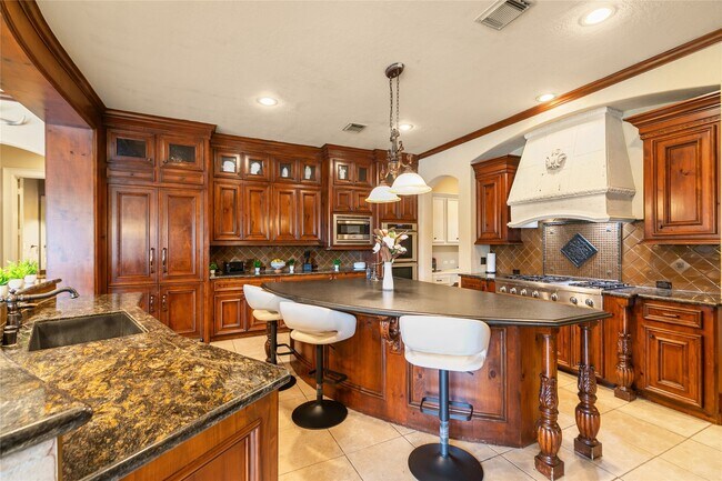 Building Photo - 22 Post Shadow Estate Dr