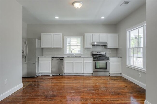 Building Photo - 679 Jones Ave NW