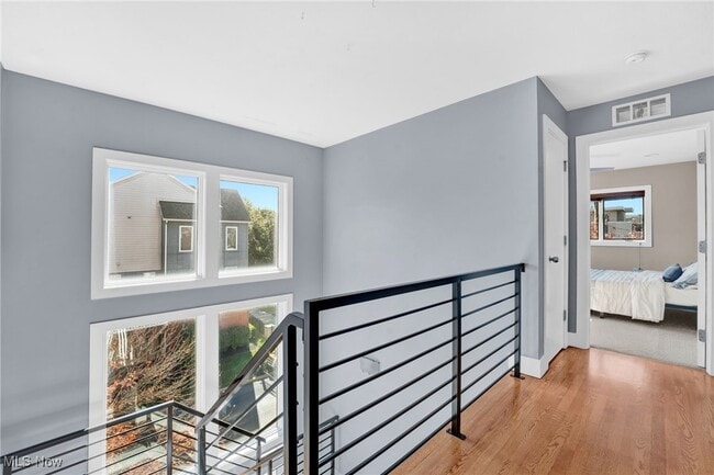 Building Photo - 2227 City View Dr
