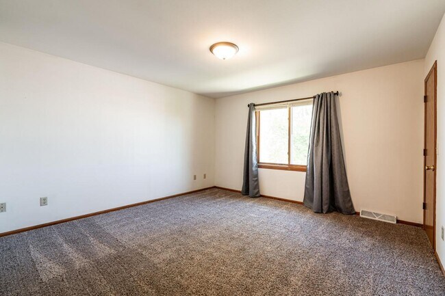 Building Photo - 1502-1504 S 101st St