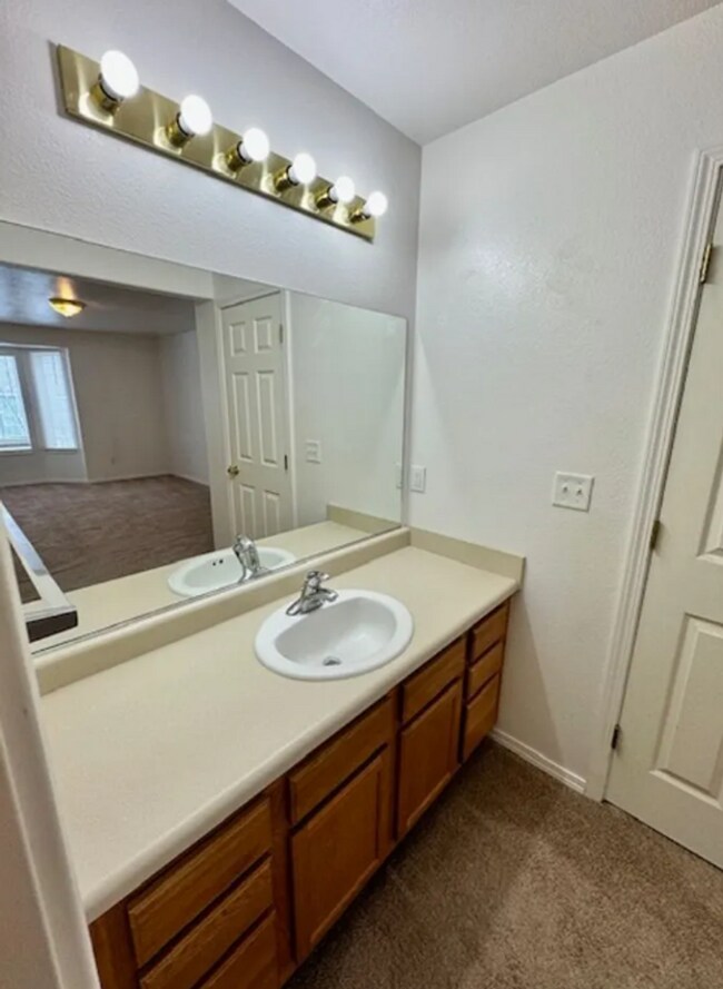 Building Photo - 2962 W Villard St