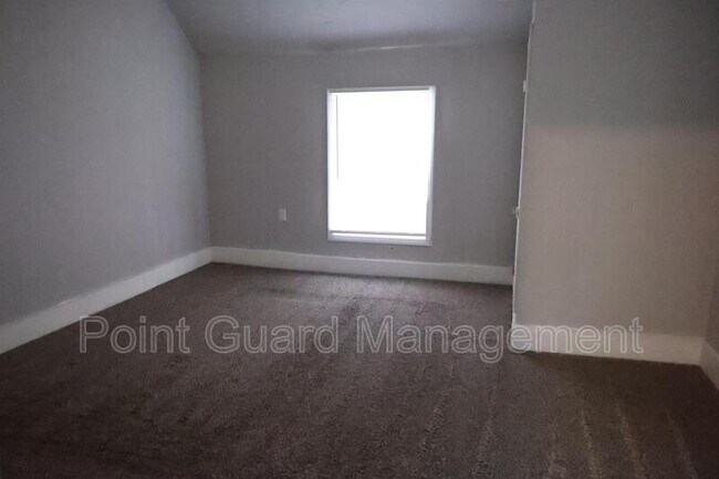 Building Photo - 1453 N Topeka Ave