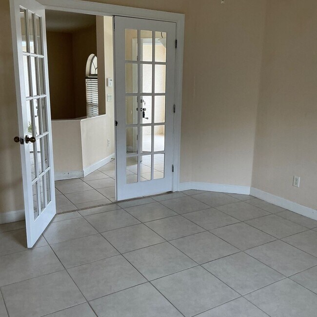 Building Photo - 3/2/2 RENTAL HOME AVAILABLE OFF DEL RIO AND PT ST LUCIE BLVD.