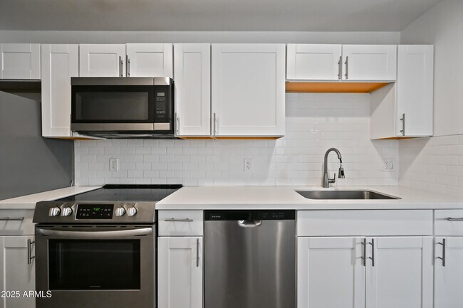 Building Photo - 3065 N 67th Ave