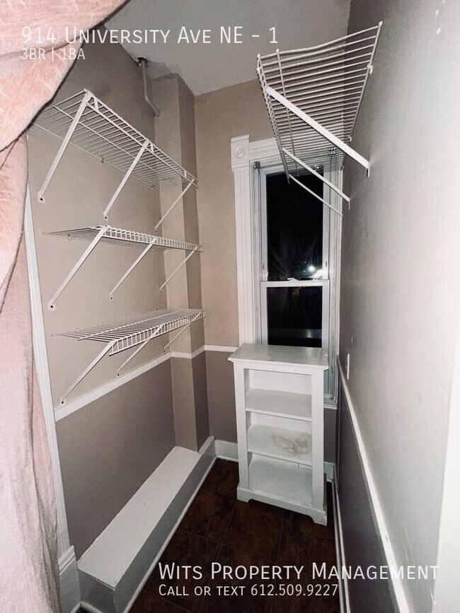 Building Photo - 914 University Ave NE