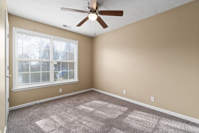 Building Photo - 1265 Silver Star Dr