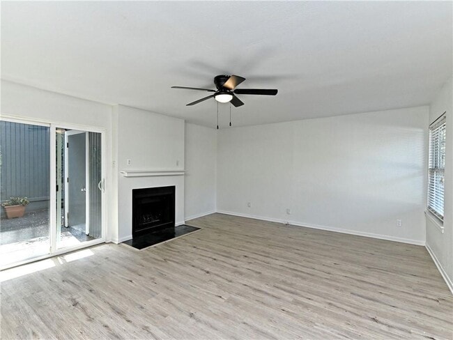 Building Photo - 6911 Thorncliffe Dr