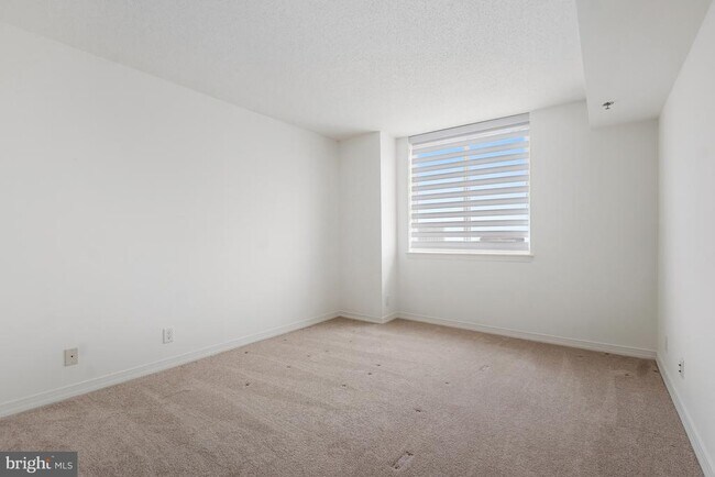 Building Photo - 5809 Nicholson Ln