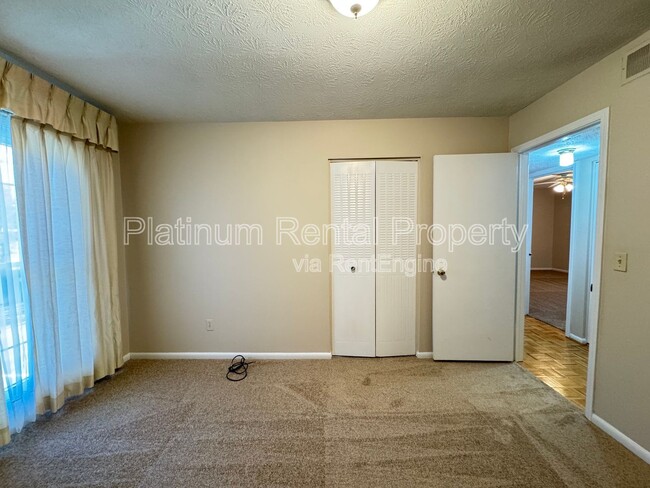 Building Photo - 3825 Lavista Rd