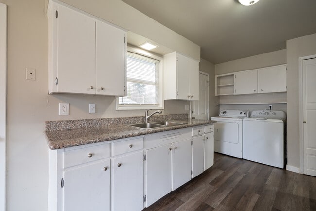 Building Photo - 15706 E Burnside St