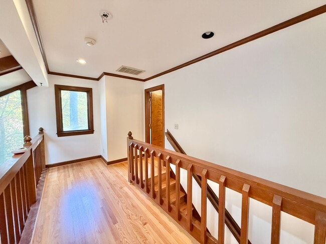 Building Photo - Charming 3BD, 2BA North Raleigh Home in Pr...