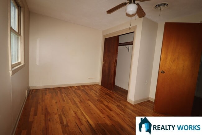 Building Photo - Charming 5 bed House!