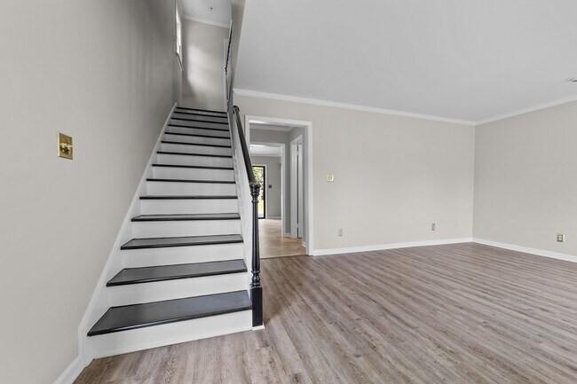 Building Photo - 803 W Davis St