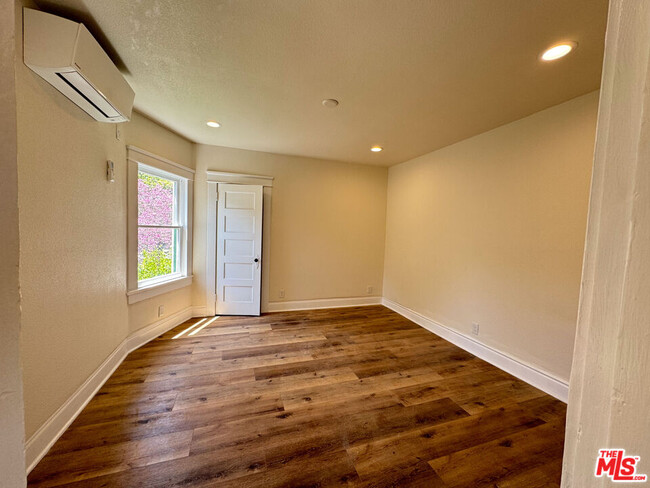 Building Photo - 1828 S Gramercy Pl