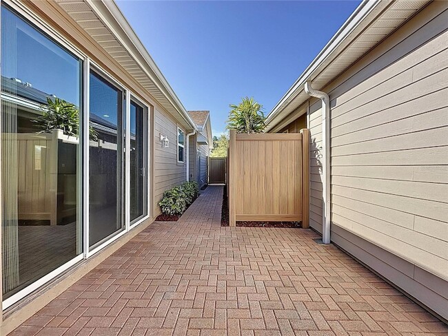 Building Photo - 329 Alcove Dr