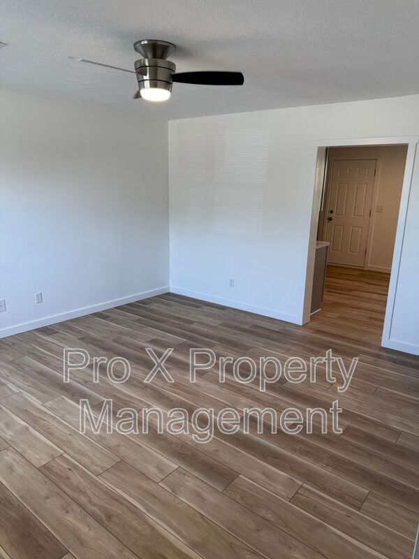 Building Photo - 615 E Bain St