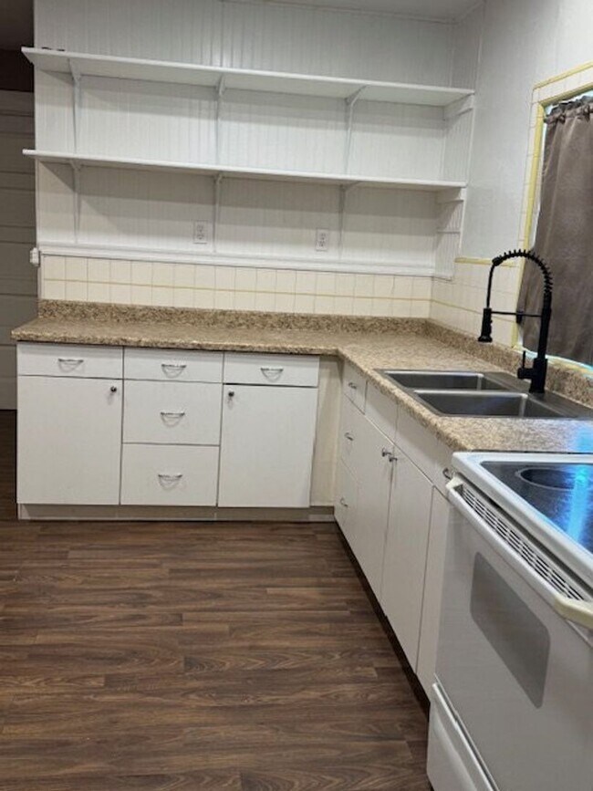Building Photo - Charming Historic 3BR / 2B Home with Modern Comforts – Available Now!