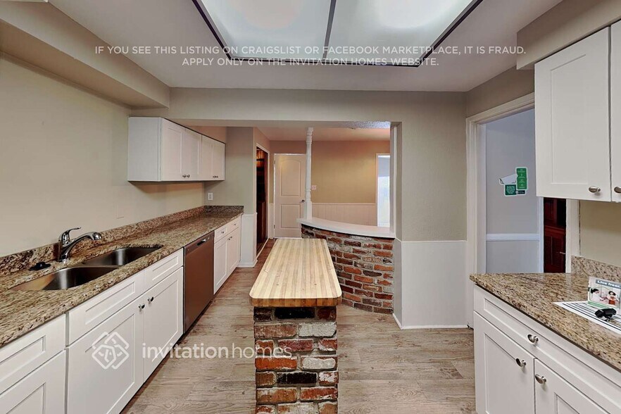 Building Photo - 14298 Hetrick Cir S