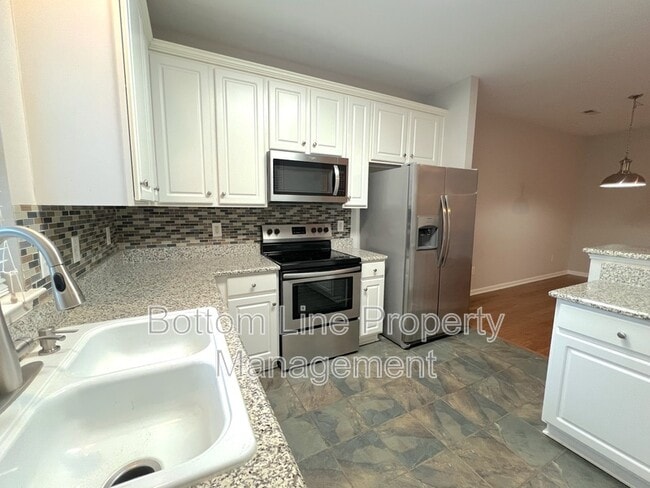 Building Photo - 10814 Princeton Village Dr