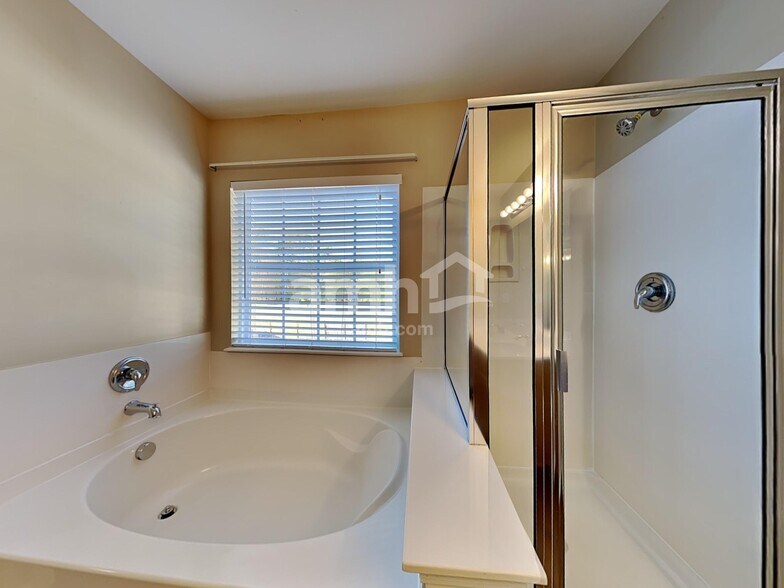 Building Photo - 213 Pine Hall Dr