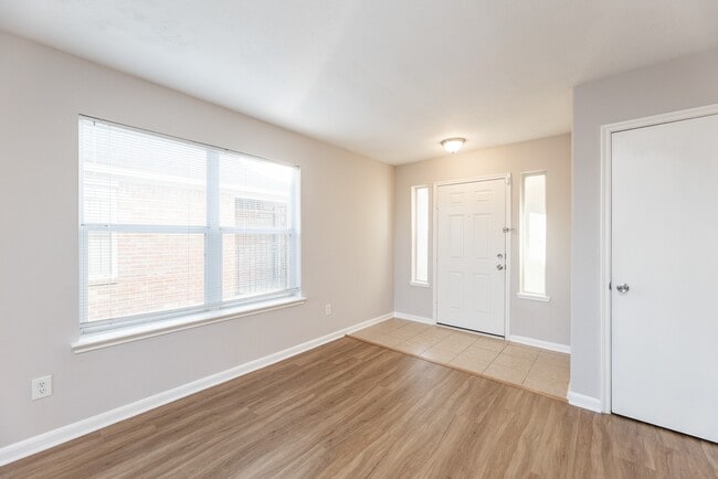 Building Photo - 1006 Vernage Rd