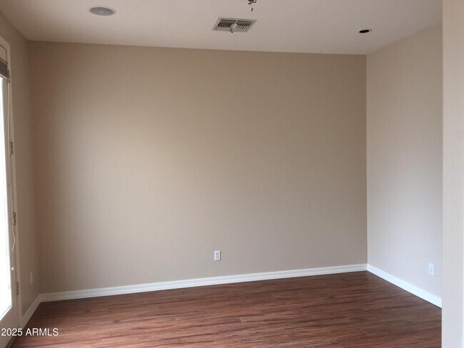 Building Photo - 164 W Goldfinch Way