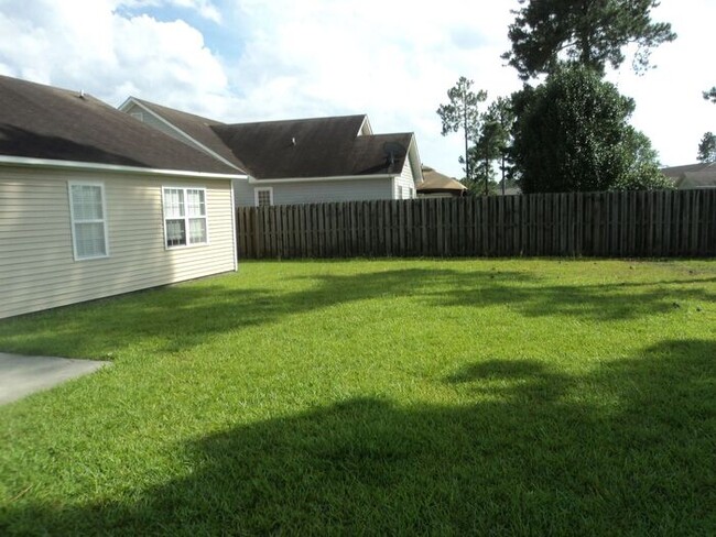 Building Photo - Windsor Park, popular Leland community, 3B...