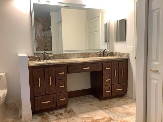 Building Photo - 4806 S Lee Rd