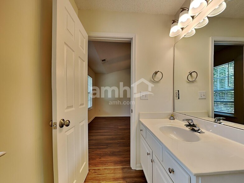Building Photo - 6335 Dumont Ln