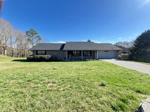 Building Photo - Move In Ready!!