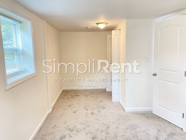 Building Photo - FULLY RENOVATED 3 / 2 Home - Available Now...